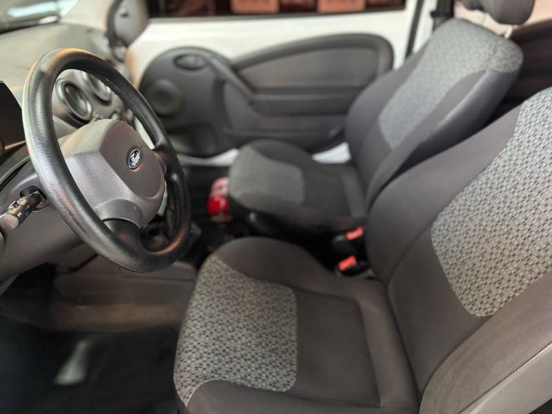 FORD - KA - 2011/2012 - Branca - R$ 25.900,00