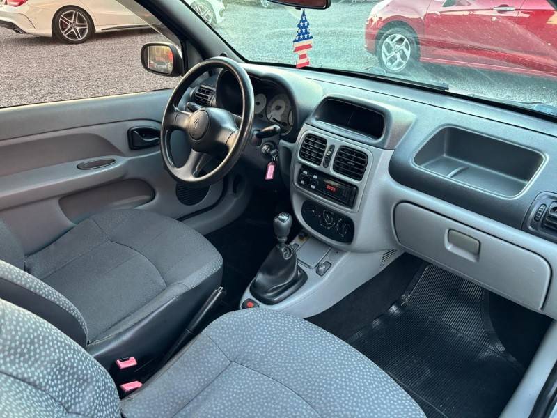 RENAULT - CLIO - 2006/2006 - Prata - R$ 19.900,00