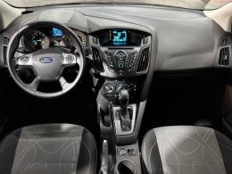 FORD - FOCUS - 2013/2014 - Vermelha - R$ 54.900,00
