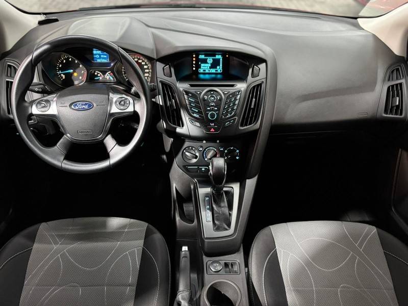 FORD - FOCUS - 2013/2014 - Vermelha - R$ 54.900,00