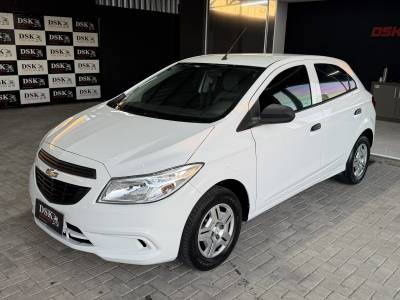 CHEVROLET - ONIX - 2015/2015 - Branca - R$ 43.900,00