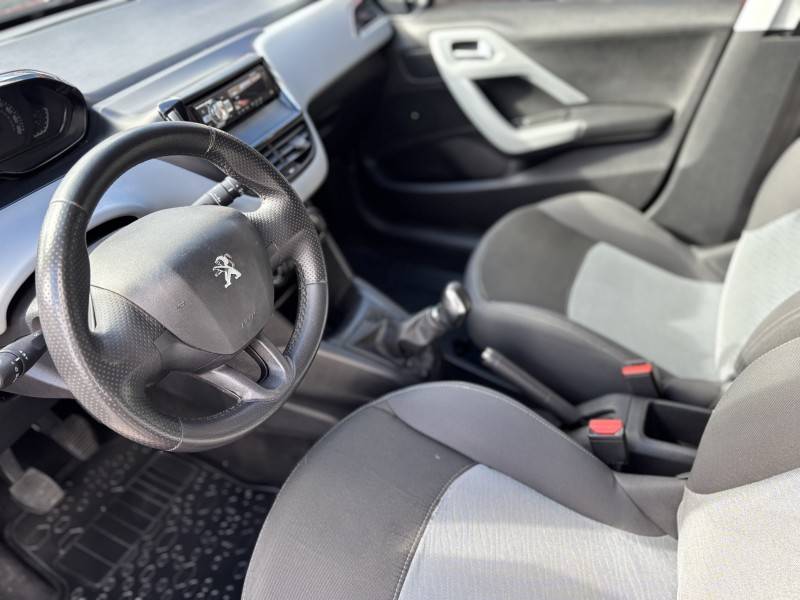 PEUGEOT - 208 - 2013/2014 - Vermelha - R$ 37.900,00