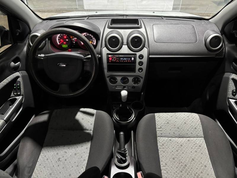 FORD - FIESTA - 2014/2014 - Branca - R$ 37.900,00