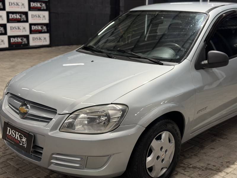 CHEVROLET - CELTA - 2007/2007 - Prata - R$ 19.900,00