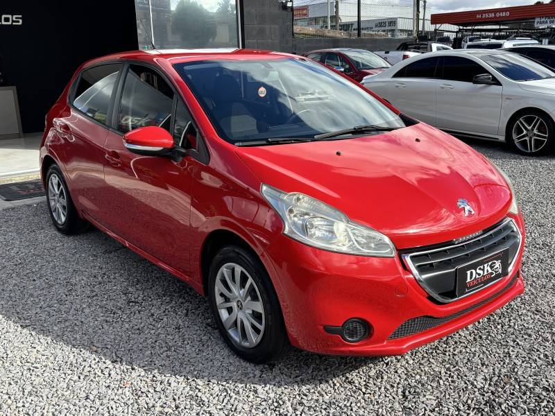 PEUGEOT - 208 - 2013/2014 - Vermelha - R$ 37.900,00