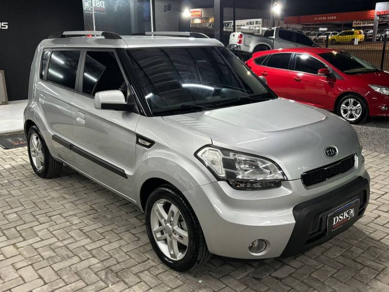 KIA MOTORS - SOUL - 2010/2010 - Prata - R$ 41.900,00