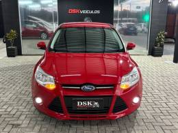 FORD - FOCUS - 2013/2014 - Vermelha - R$ 54.900,00