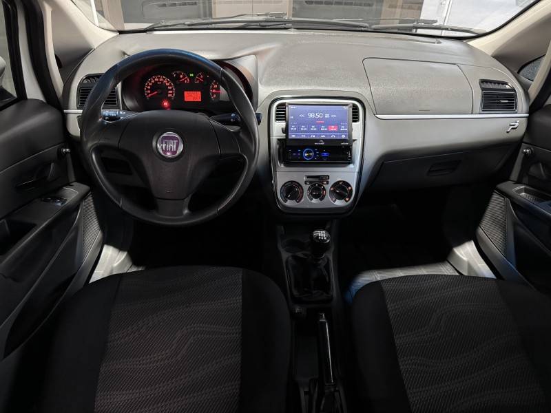 FIAT - PUNTO - 2010/2010 - Branca - R$ 34.900,00