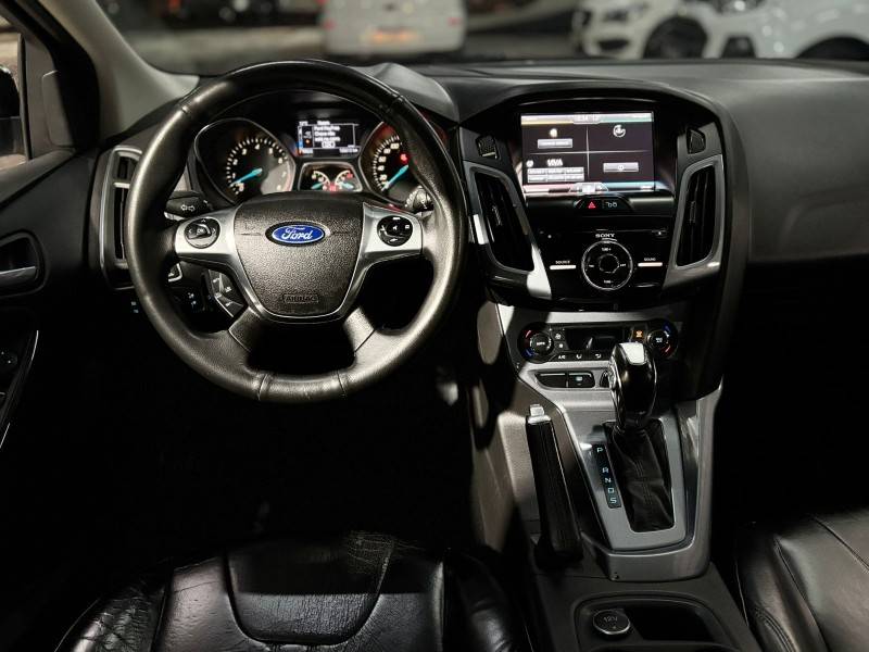 FORD - FOCUS - 2015/2015 - Azul - R$ 61.900,00