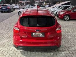 FORD - FOCUS - 2013/2014 - Vermelha - R$ 54.900,00